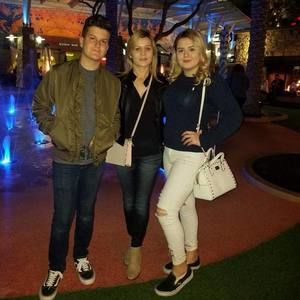 Meet your Posher, Asmira